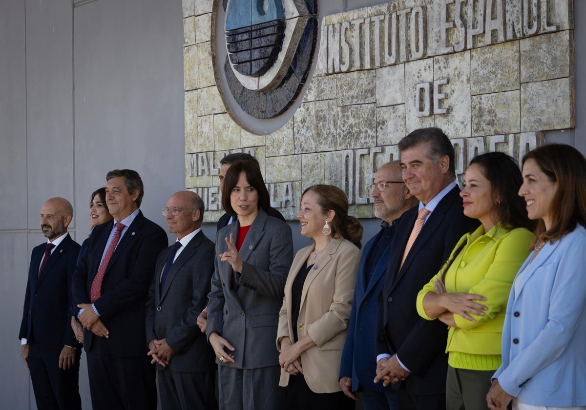 Foto de autoridades, encabezada por la ministra Diana Morant, en la inauguración oficial del Centro Oceanográfico de Málaga.