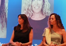 Azahara Vera Cobos, junto a Emily González-Cebrián (una de las ponentes), en la edición de 2023.