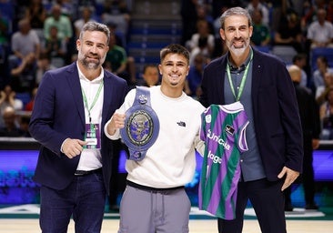 El Unicaja homenajea al boxeador Samuel Molina en la previa del partido ante el Petkimspor