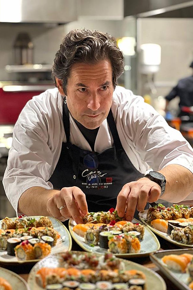 Navarro se dedica a la formación, los asesoramientos y las cartas de sushi de varios restaurantes.