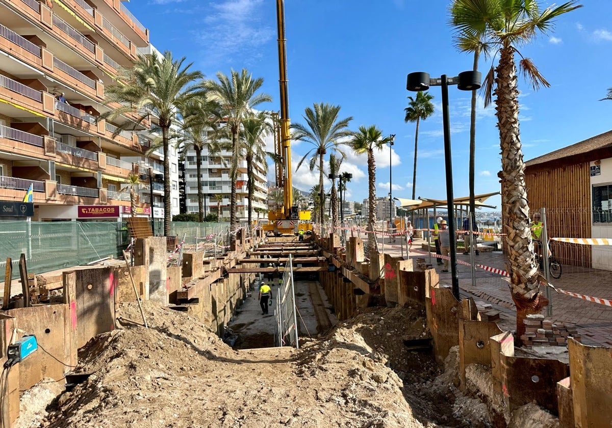 Obras en el paseo marítimo de Fuengirola.