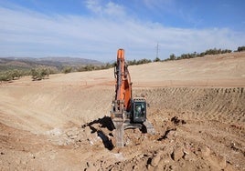 Trabajos de los primeros movimientos de tierra y drenajes entre Loja y Riofrío.