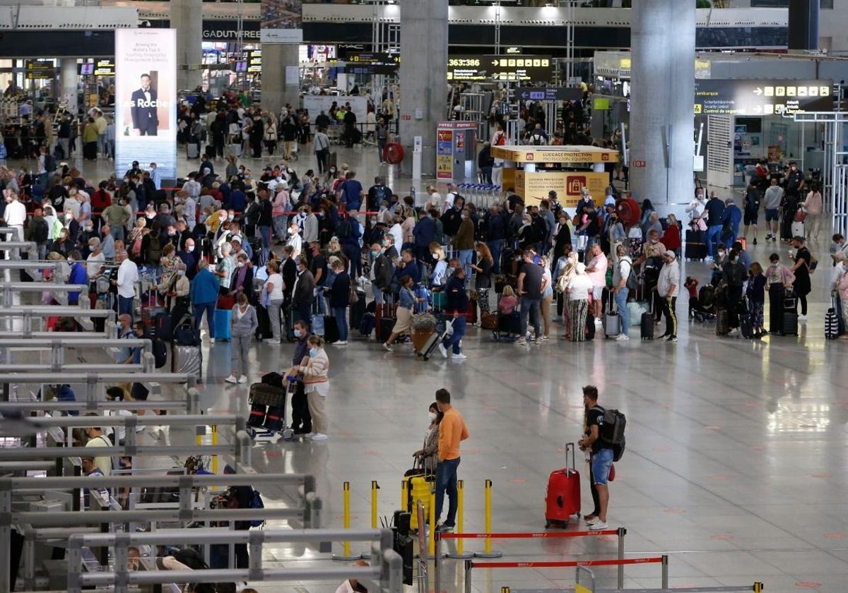 Pasajeros en la terminal T3 del aeropuerto de Málaga, en una imagen de archivo.