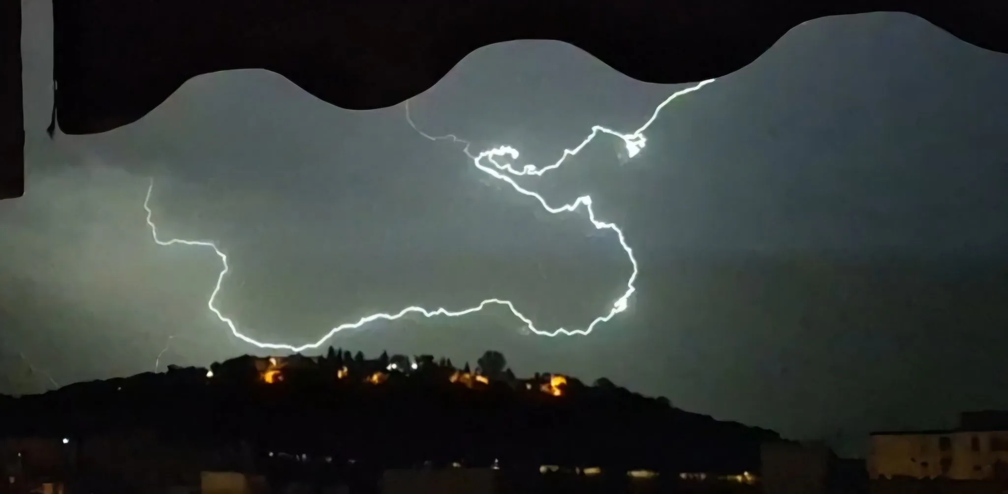 Rayos sobre Gibralfaro pasadas las 5 de la madrugada