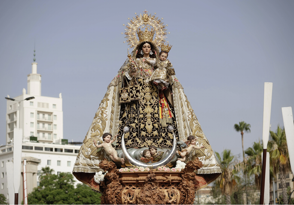 Imagen de Nuestra Señora del Carmen Coronada.