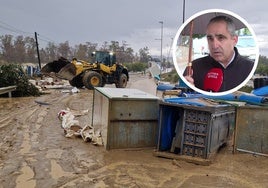 En grande, una imagen del municipio de Álora; en pequeño, el alcalde del municipio, Francisco Martínez.