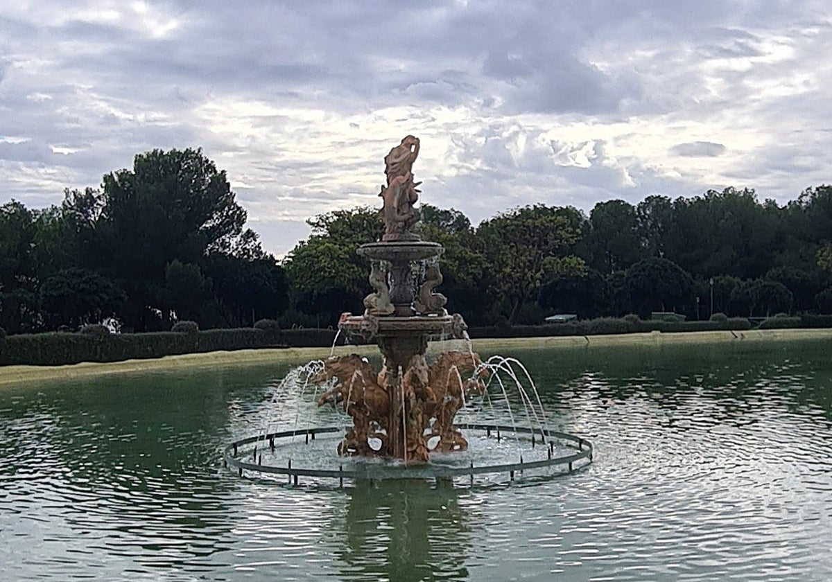 Una de las fuentes del lago del Parque de la Batería, después de la vuelta del agua al estanque.