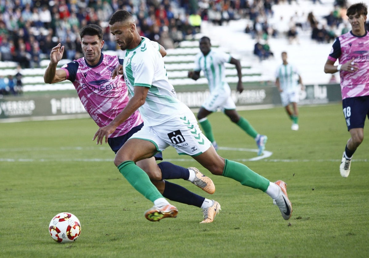 Marcelo dos Santos es el referente de la delantera del Antequera.