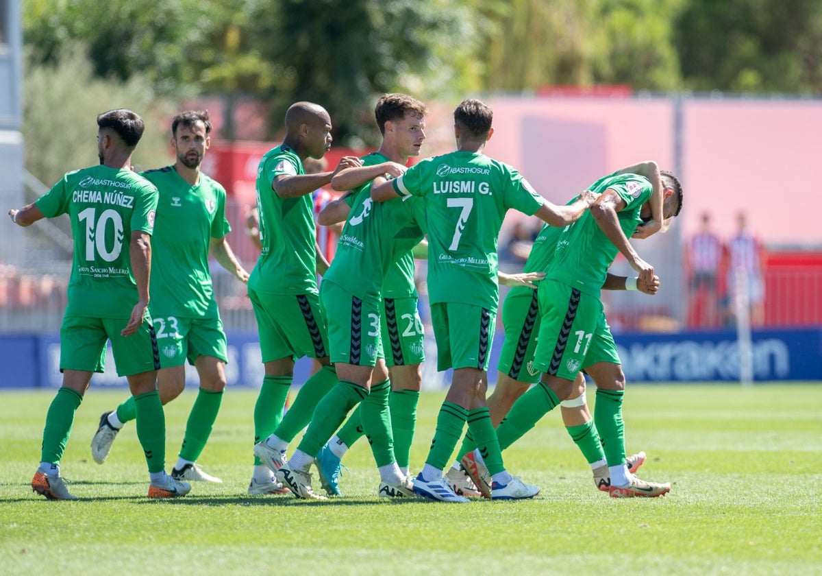 Luismi fue el autor del gol del empate para el Antequera.