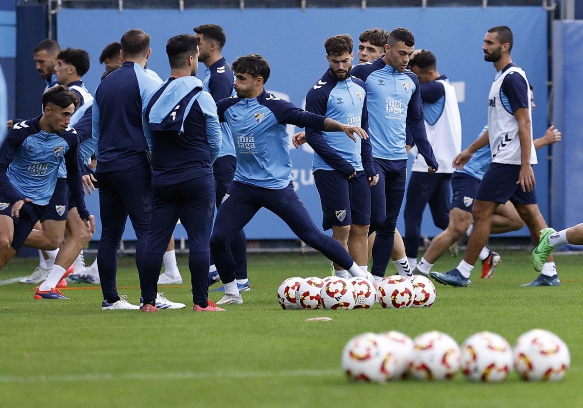 Los jugadores del Málaga, en un reciente entrenamiento.