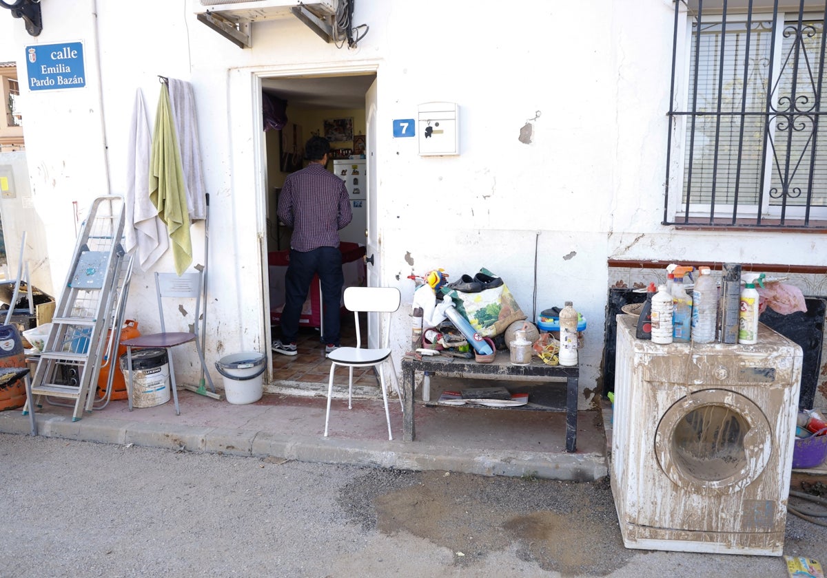 Una de las casas de la barriada de Doña Ana tras el desbordamiento.