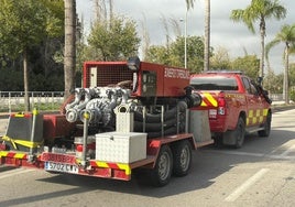 La bomba de achique que aporta el Parque de Bomberos de Torremolinos.