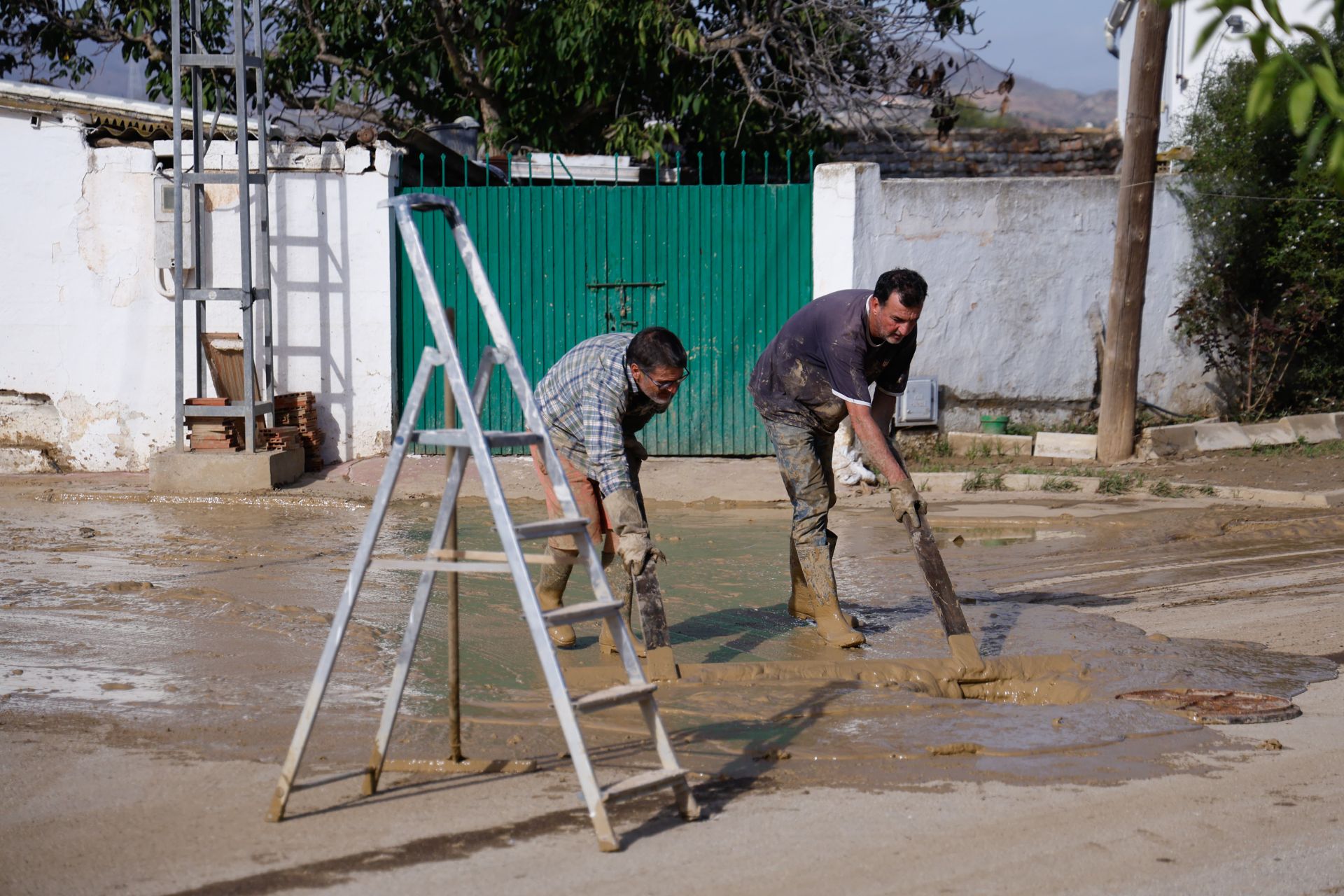 Afectados en la barriada Doña Ana, en Cártama