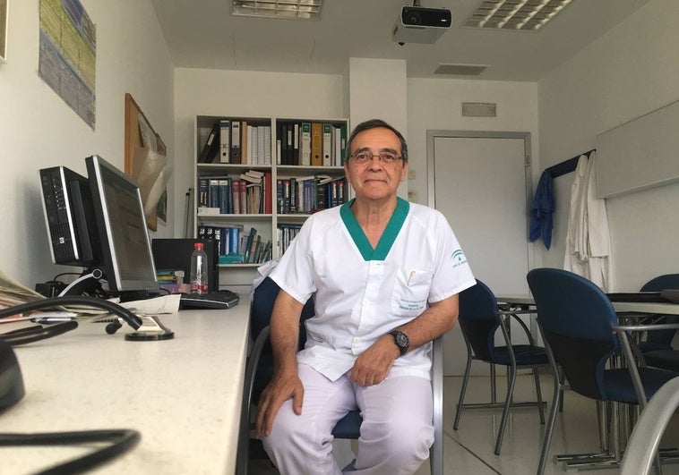 El médico internista Enrique Nuño Álvarez, especializado en enfermedades infecciosas, protagonista del próximo encuentro de Salud Es Más.