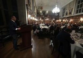 Manolo Castillo, durante su intervención en el Ironmongers'Hall durante el acto de SUR.