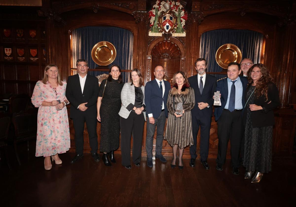 Pilar Martínez, Javier Recio, Yolanda Quesada, Rachel Haynes, Manolo Castillo, Marifrancis Peñarroya, Antonio González, Pedro Luis Gómez, David Andrews y Silvia Picatoste.