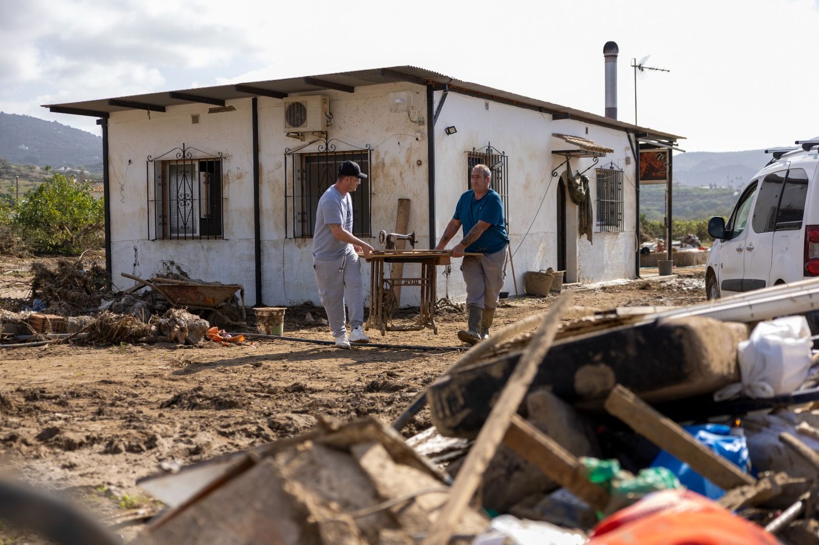 Álora y Cártama en imágenes, una semana después de la DANA