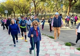 Actividad de senderismo para mayores, en una imagen de archivo.