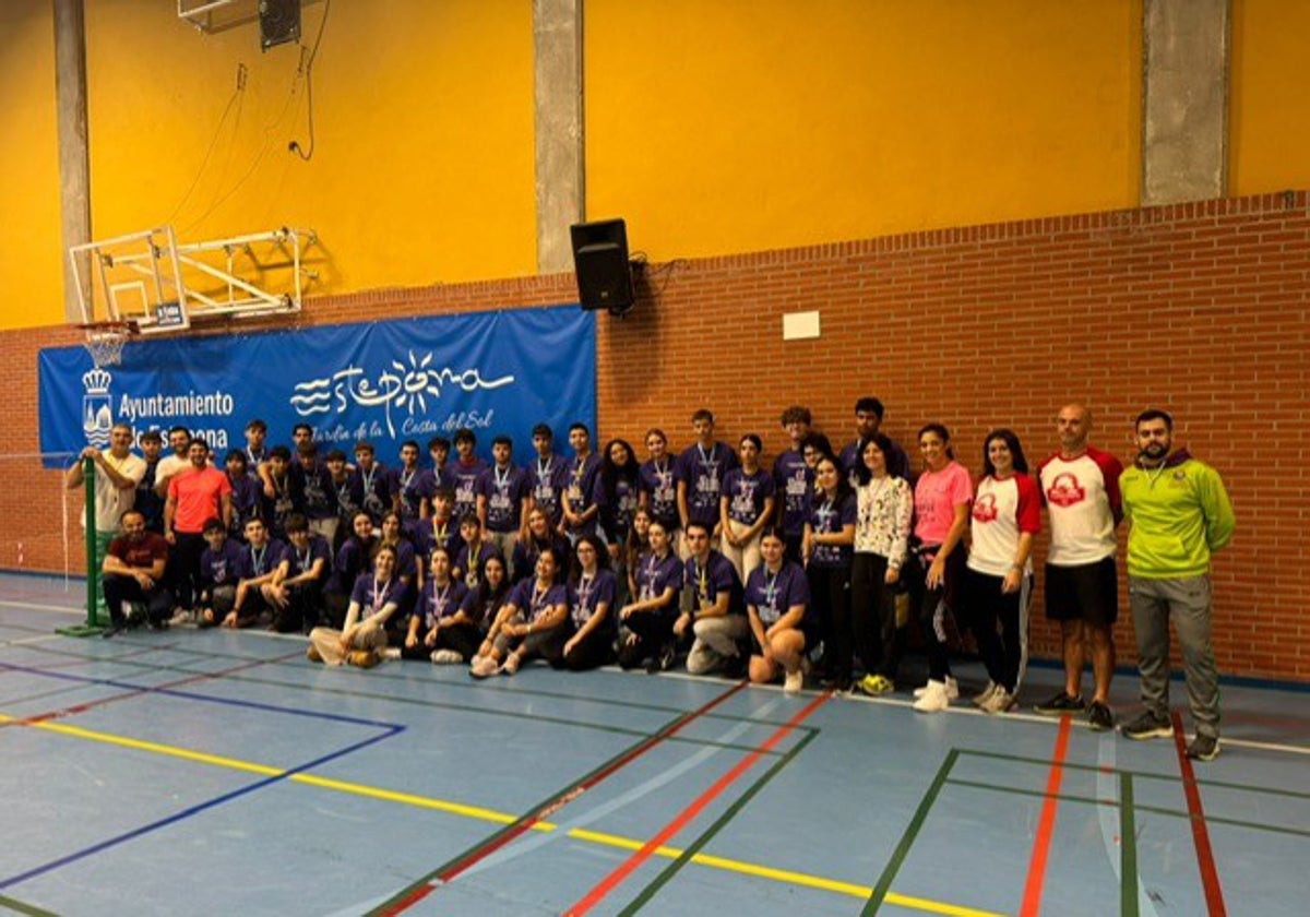 Imagen del IV Encuentro de Bádminton Intercentros Solidario.