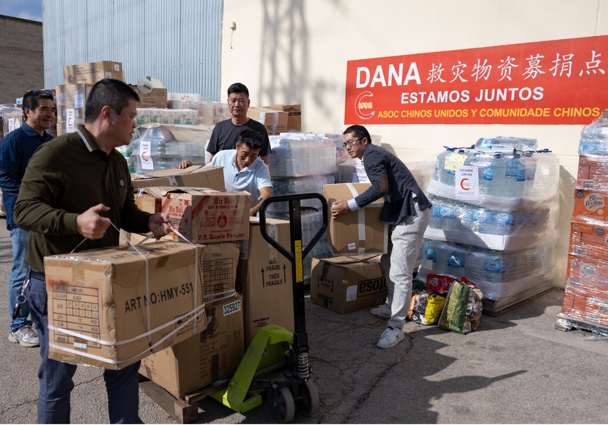 «Somos chinos, pero esta es nuestra segunda tierra, sentíamos que teníamos que ayudar a las víctimas de la DANA»