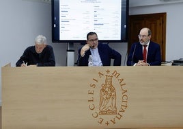 José Manuel Ferrary, Rafael Carmona y Antonio Moreno Pipo, esta mañana en la presentación de la memoria.