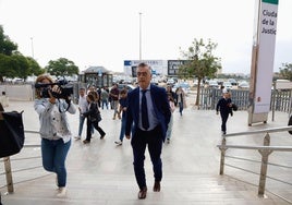 Antonio Barrientos, a su llegada este viernes a la Ciudad de la Justicia