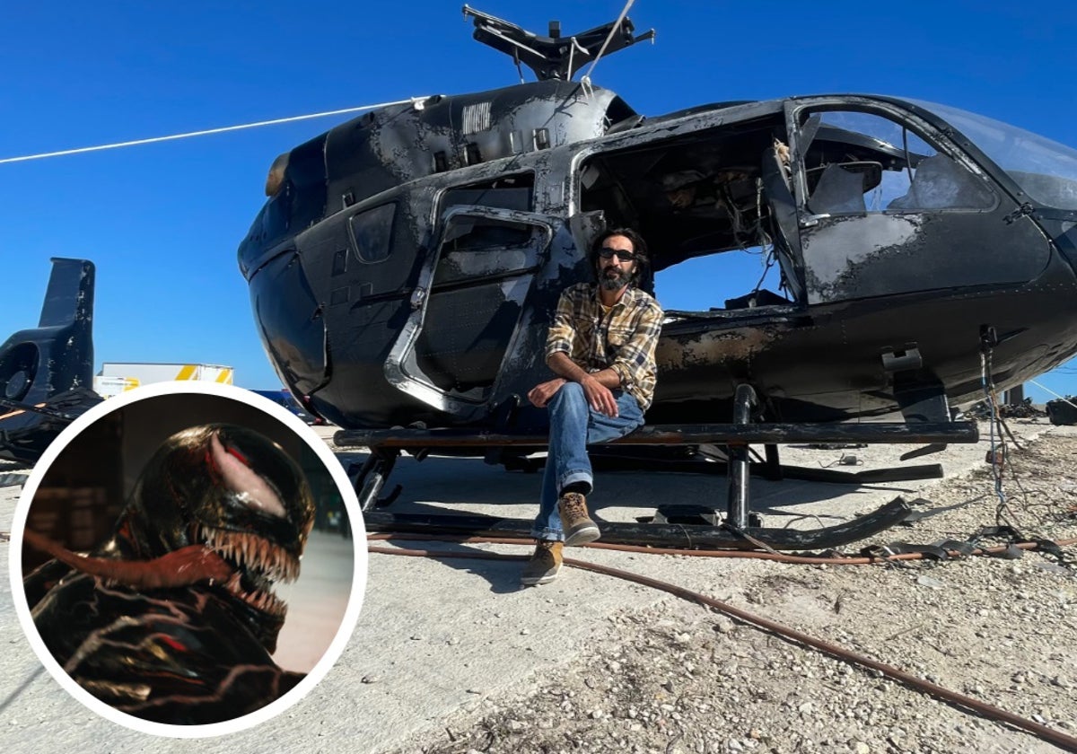 El jefe de construcción malagueño Nahia Fito, en un helicóptero de 'pega' creado para el filme 'Venom'.