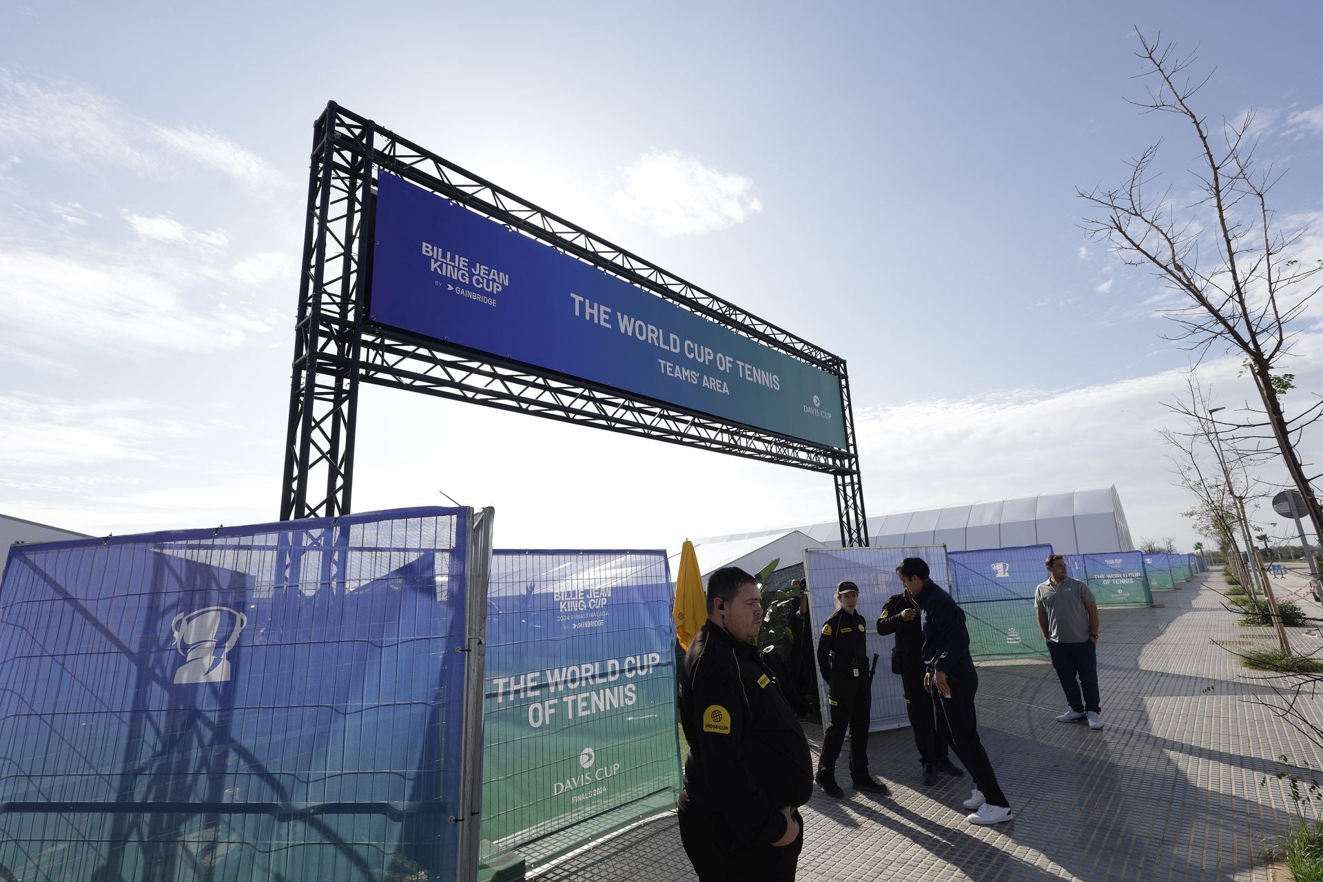 Las fotos de cómo queda la pista de tenis y el montaje para la Billie Jean King en Málaga