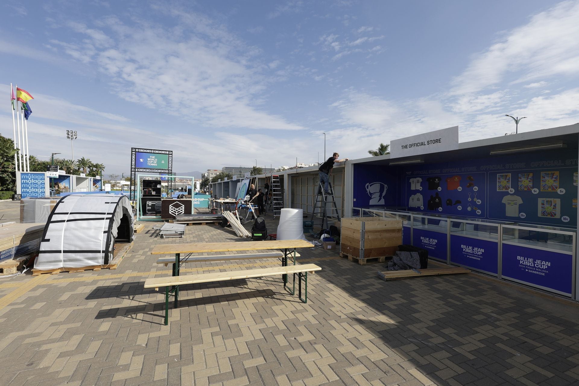 Las fotos de cómo queda la pista de tenis y el montaje para la Billie Jean King en Málaga