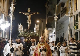 El Cristo procesionó solo en un trono durante su salida extraordinaria