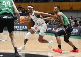 Kameron Taylor, defendido por Hanga, en el choque ante el Joventut.