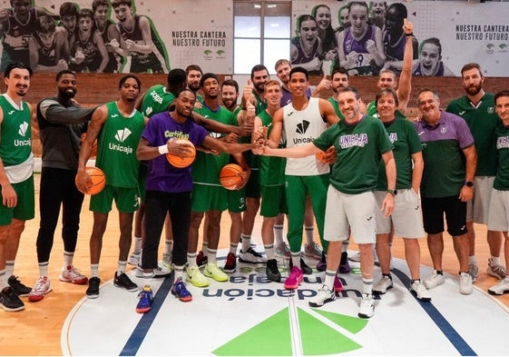 La plantilla del Unicaja también se une a las ayudas para los afectados por la DANA en la provincia