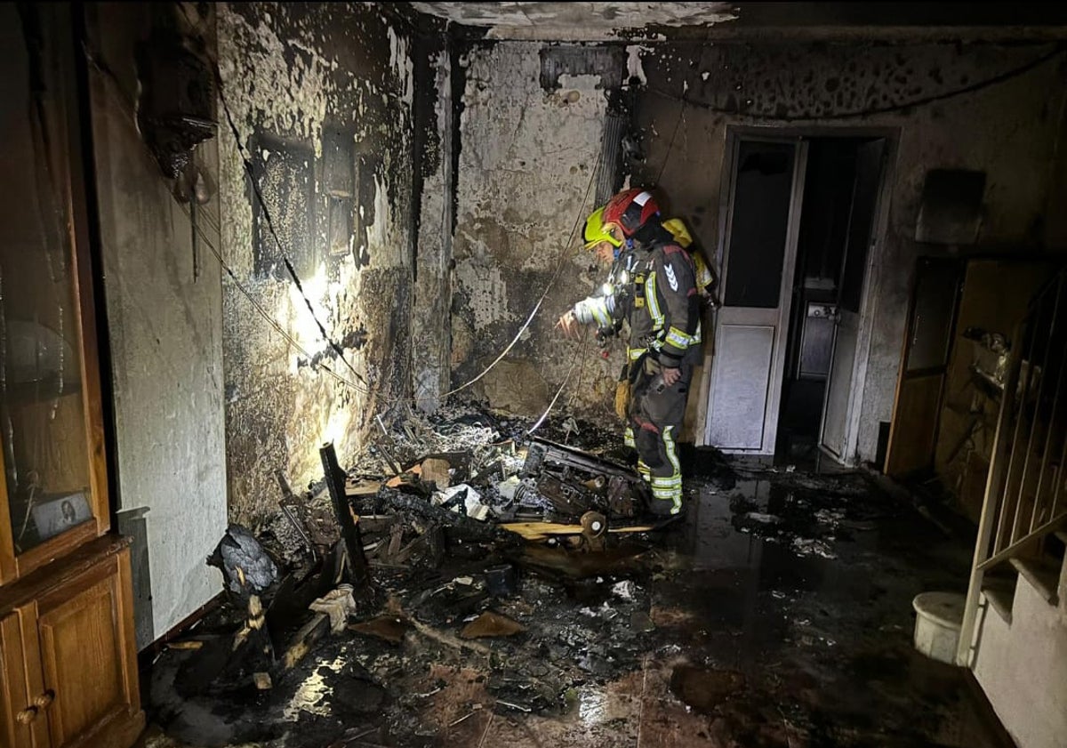 Imagen principal - Estado de la habitación en la que se inició el fuego.