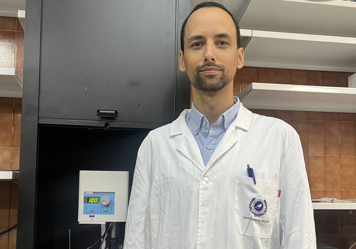 Enrique Barrigón, en el laboratorio donde trabaja el proyecto 'ZEUS'.