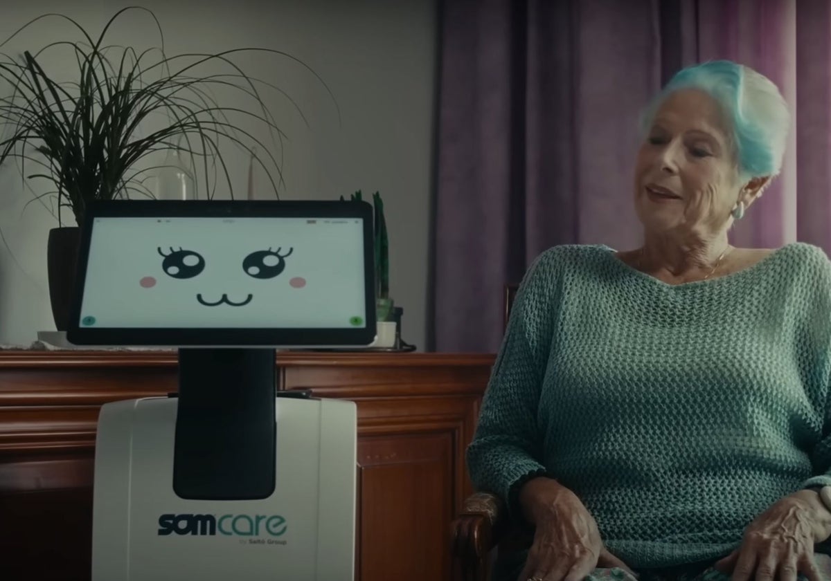 La malagueña Carmen Navas de 83 años, una de las beneficiarias del robot.