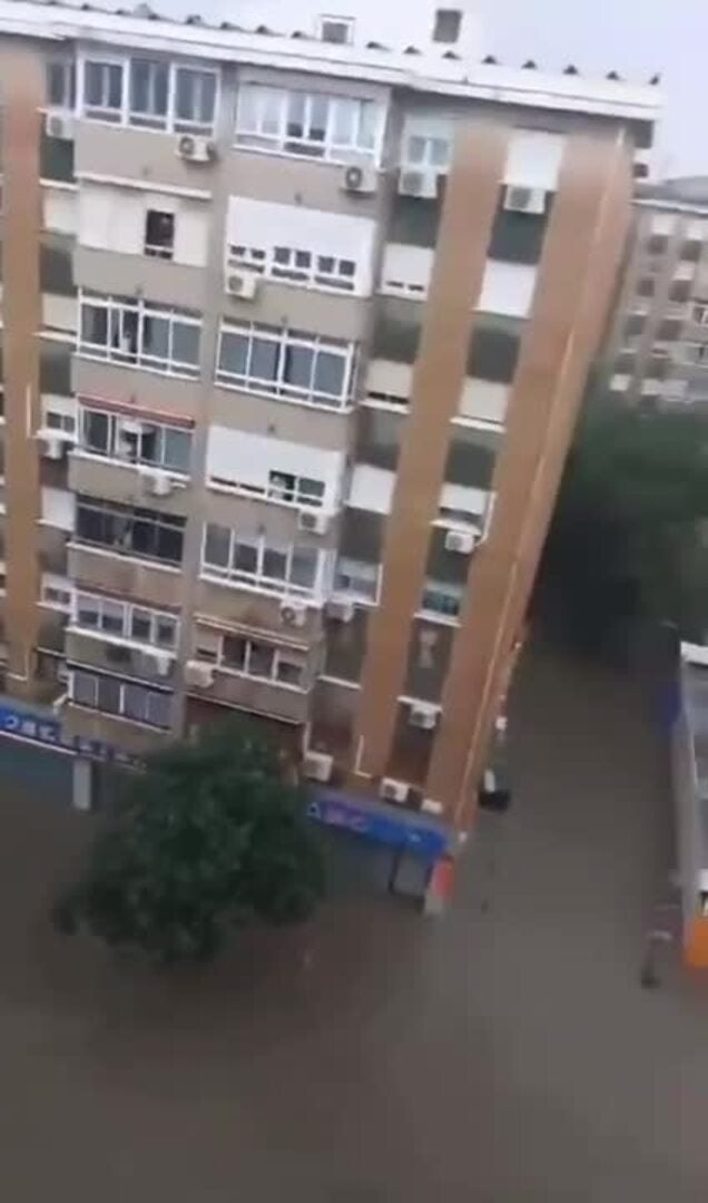 DANA en Málaga: La calle Héroe de Sostoa se encuentra completamente inundada