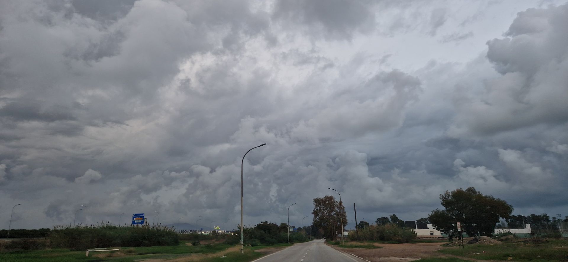 Málaga amanece con las calles y carreteras vacías ante la alerta roja por lluvias torrenciales