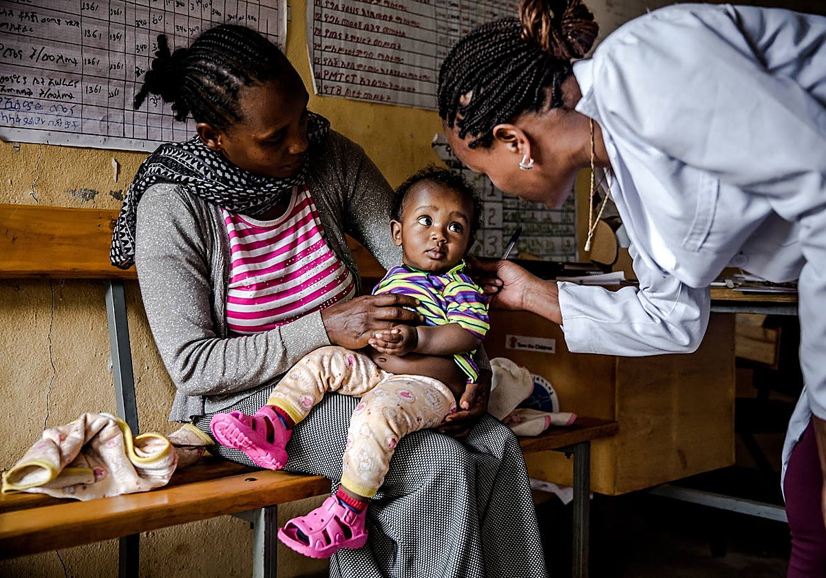 tCon la alianza se ofrece la vacuna a niños y niñas de África.