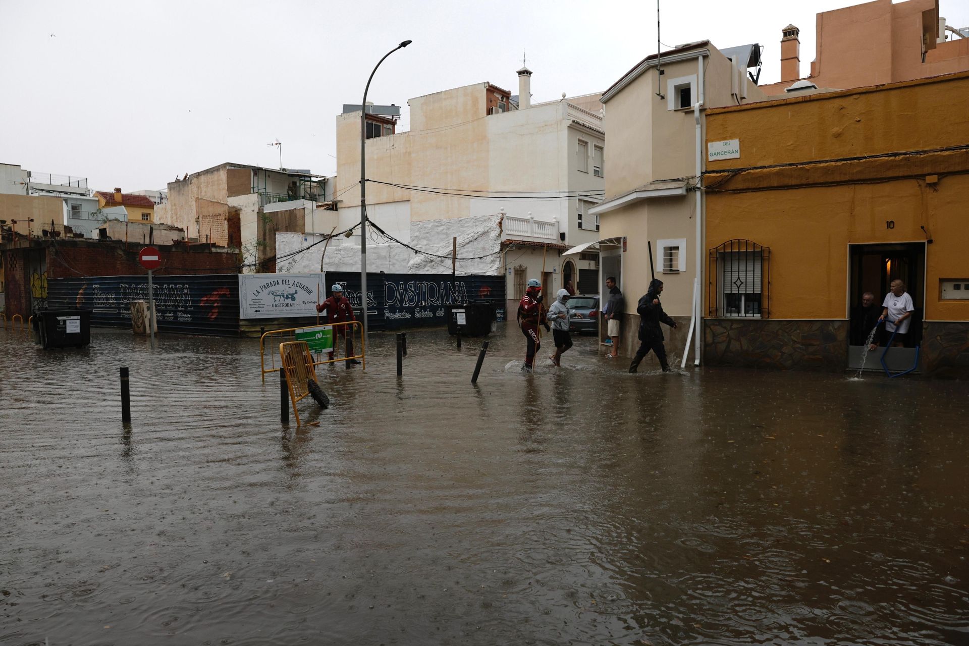 La lluvia en calles del barrio de Huelin, este miércoles