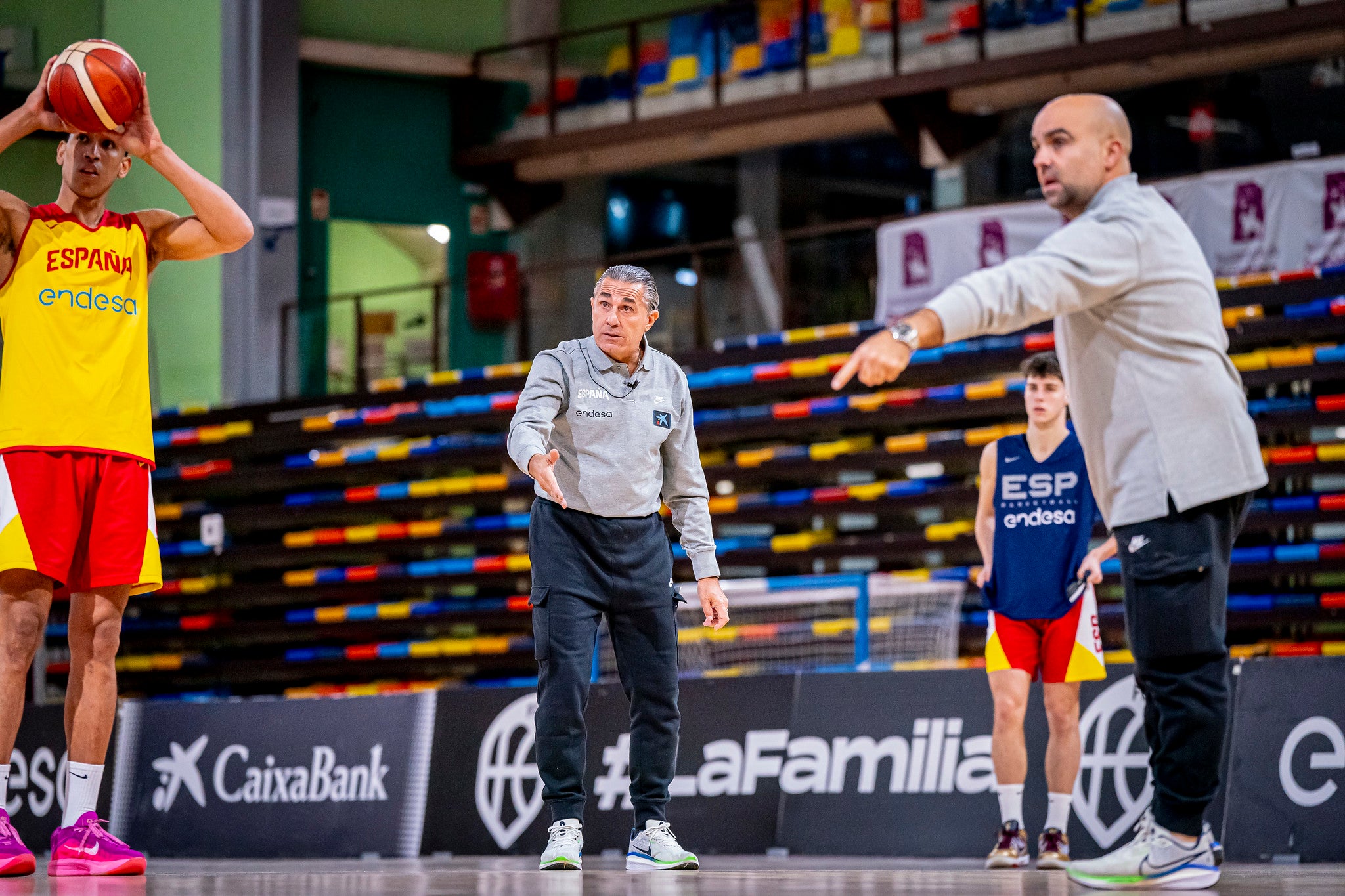 Los jugadores del Unicaja y Saint-Supéry ya sudan con la selección