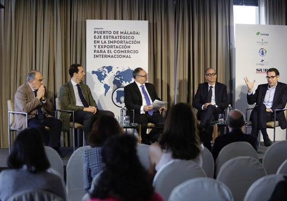 Foto de la mesa redonda del foro para analizar el futuro del puerto de Málaga.