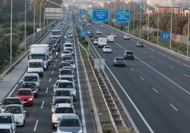 Retenciones en la entrada a Málaga a la altura de San Julián, donde ha habido dos accidentes consecutivos.