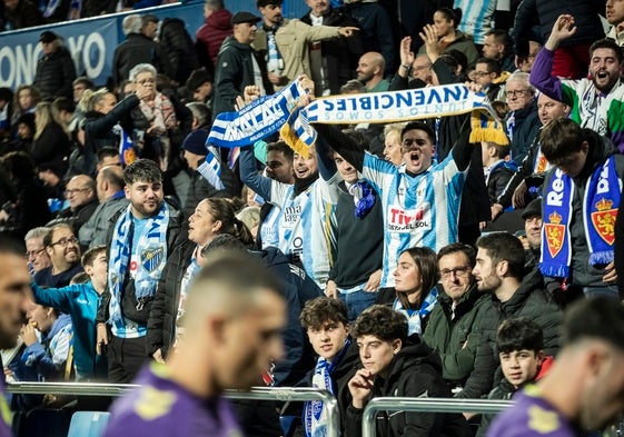 Aficionados del Málaga presentes en La Romareda en el partido frente al Zaragoza.