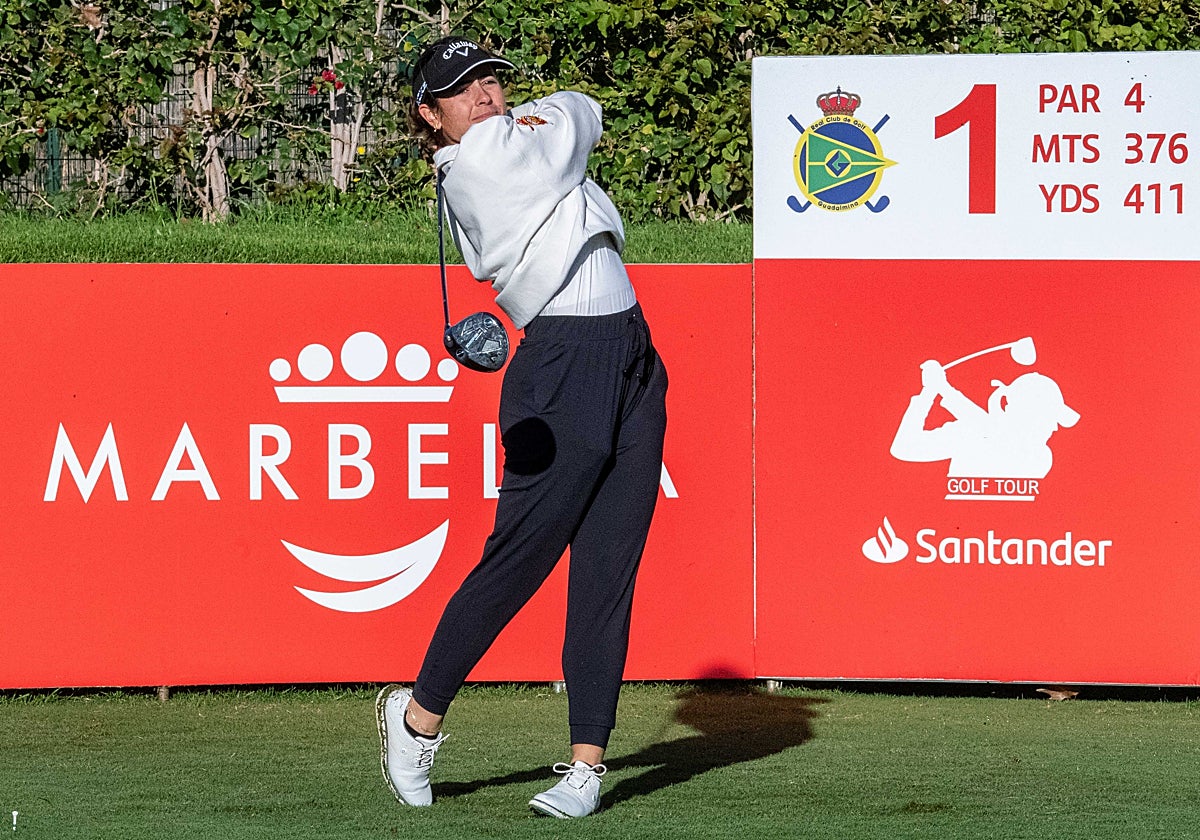 Ana Peláez lidera el Campeonato de España de profesionales, en Guadalmina