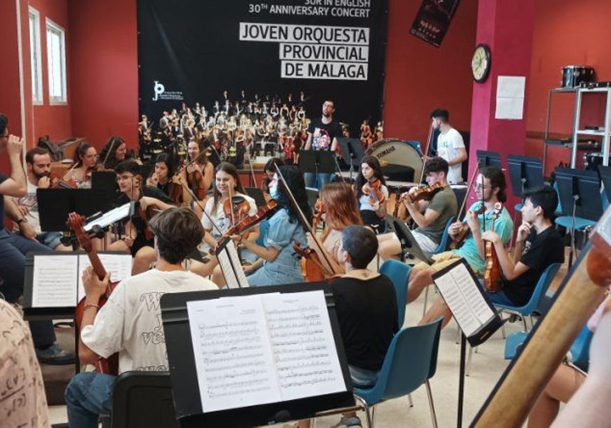 La Joven Orquesta Provincial de Málaga prepara un Carmina Burana con 180 músicos sobre el escenario