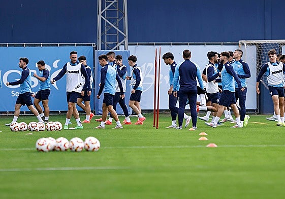 La plantilla del Málaga, en un entrenamiento reciente.