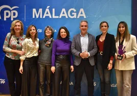 Bendodo en Málaga junto con la presidenta provincial, Patricia Navarro, en la clausura de los premios 'Junt@s contra la violencia de género' del PP malagueño.