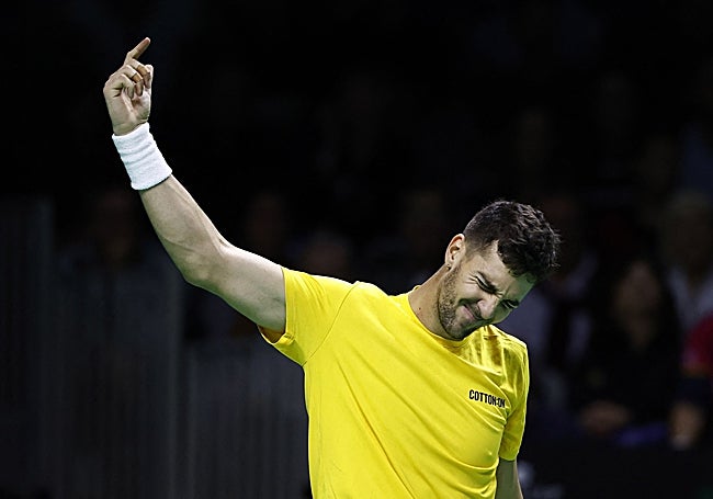 Thanasi Kokkinakis dedica una peineta.