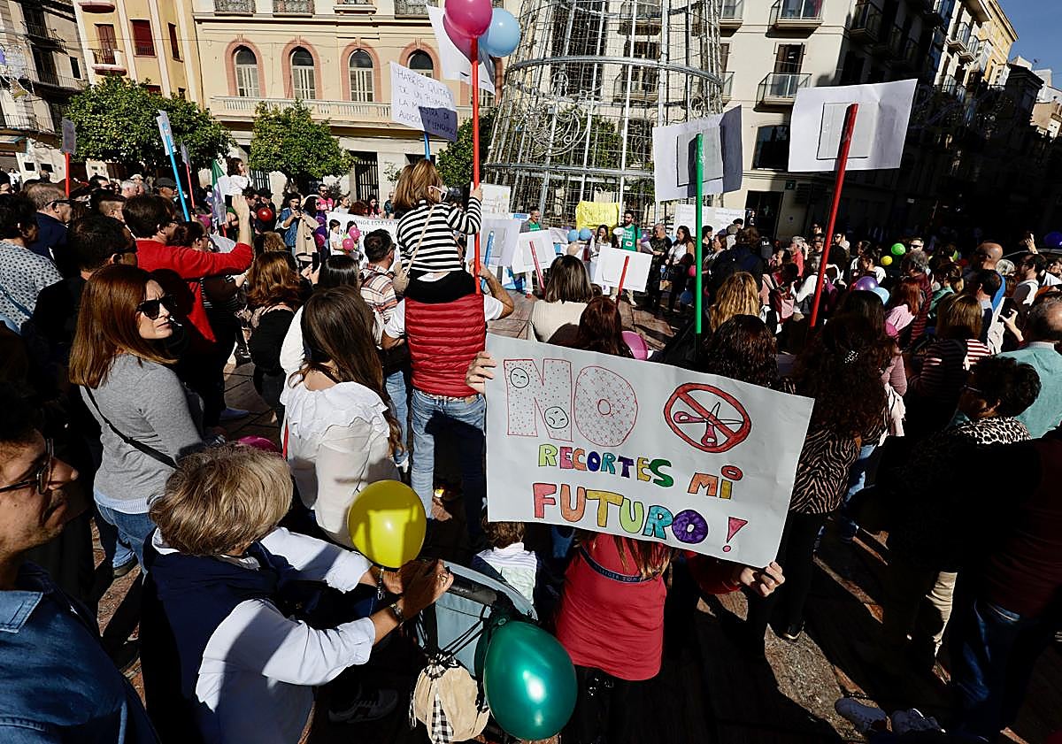 Imagen principal - Málaga alza la voz por una educación inclusiva: «¡Ya basta de dirigir la mirada hacia los niños!»
