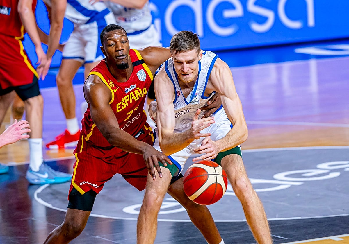 Sima presiona a Fusek.